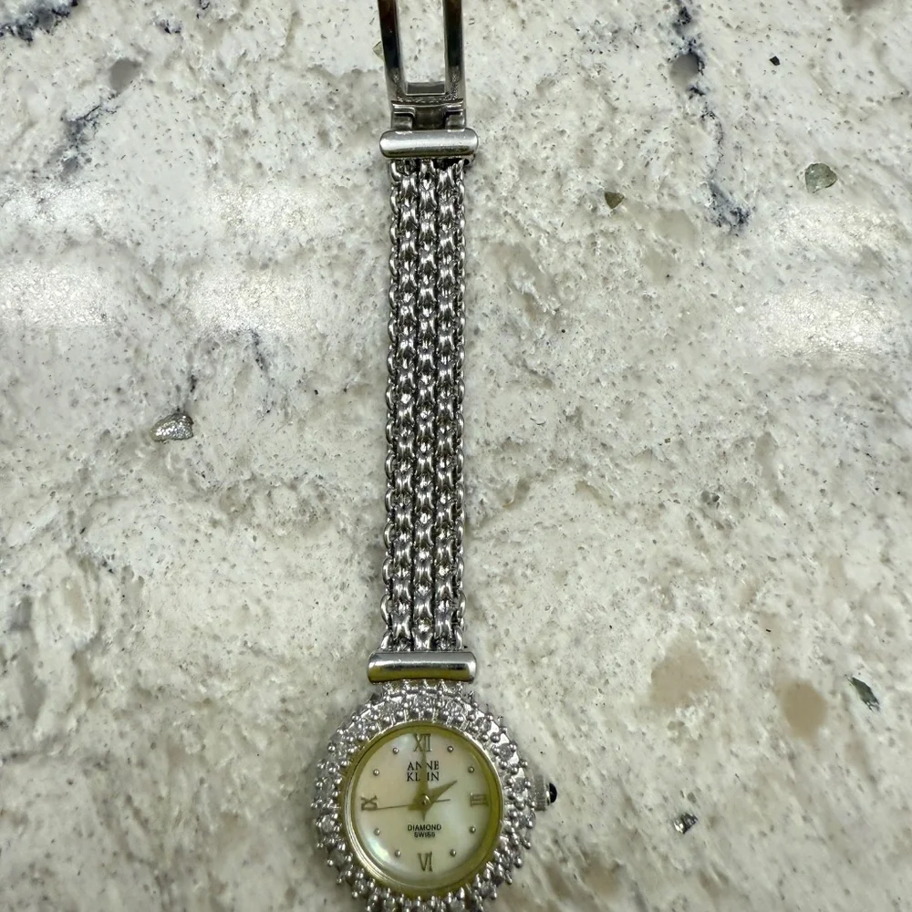 Pre- Owned women's Vintage Anne Klein Crystal face stainess steel‎ wristwatch